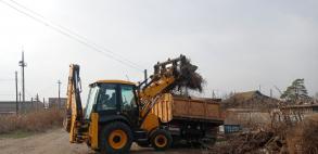 Коммунальщики зачистили участки рядом с контейнерными площадками на  Фунтовском шоссе