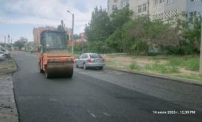 На улице Куликова ремонтируют дорогу 