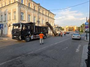На улице Никольской ремонтируют дорогу
