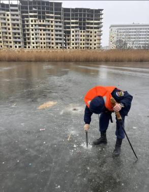 В Астрахани толщина льда на городских каналах достигла минимальных показателей