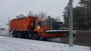 В связи с ухудшением погодных условий коммунальные службы Астрахани переведены на усиленный режим