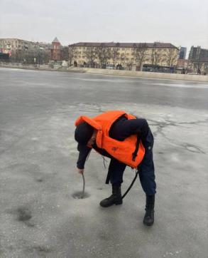 В Астрахани выход на лед запрещен на всех внутригородских водоемах