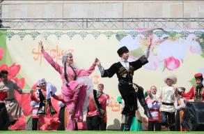 В Астрахани красочно отметили Навруз