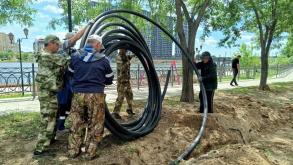 На набережной Приволжского Затона монтируют поливочный водопровод