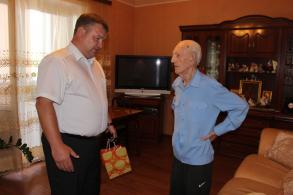 Поздравление ветерана Великой Отечественной войны с 75-годовщиной разгрома немецко-фашистских войск в Курской битве