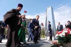 В Астрахани прошли церемонии возложения венков у мемориальных комплексов