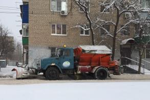 Коммунальные службы ликвидируют последствия снегопада