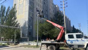 На улице Куликова устанавливают новые фонари