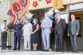 Полпред Президента РФ в ЮФО поздравил астраханских школьников с началом учебного года