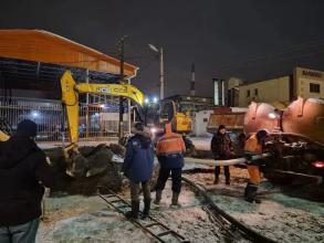 Астрводоканал устраняет аварию на магистральном водоводе