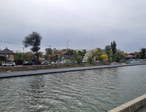 С сегодняшнего дня в городских каналах понижают уровень воды