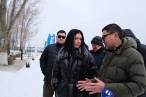 На Комсомольской набережной приступили к замене повреждённых элементов