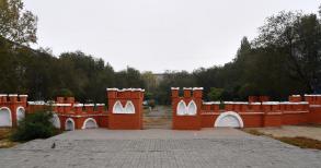 На ул. Савушкина отремонтировали детскую «Крепость»