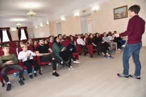 Юным астраханцам провели мастер-класс по юмору