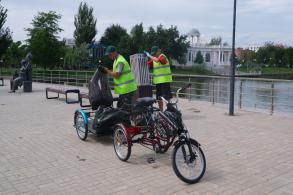 Урны на Лебедином озере заменят на более вместительные