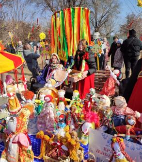Астраханцев приглашают на Масленицу в «Аркадию»