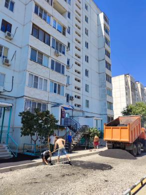 В Ленинском районе городские власти приступили к ремонту дворов