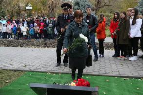 Имя героя увековечено в камне