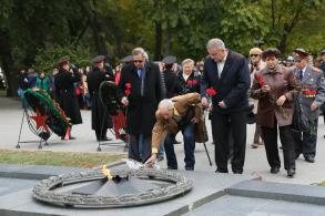 У Вечного огня астраханцы почтили память воинов 28 Красной армии