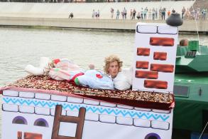 Более 200 участников представили нетрадиционные плавательные средства 