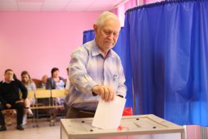 Общественные деятели наблюдают за ходом выборов