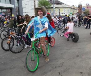 По Астрахани прошел юбилейный велопарад