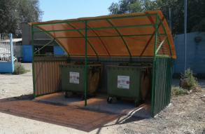 В Астрахани устанавливают новые контейнерные площадки