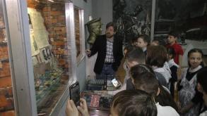 Городские власти организовали экскурсию для школьников в Музее боевой славы