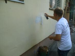 В Астрахани закрасили более 6000 рекламных надписей наркотических средств