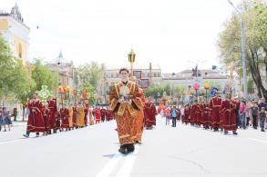 В Светлое Христово Воскресение в Астрахани прошел Крестный ход