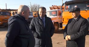 В Астрахань прибыла новая коммунальная техника