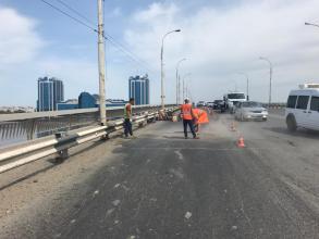 На новом мосту через Волгу начался ямочный ремонт