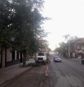 Вдоль ремонтируемых дорог проводят опиловку деревьев