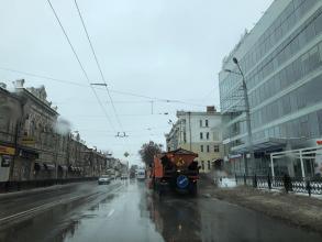 В Астрахани продолжают устранять последствия осадков