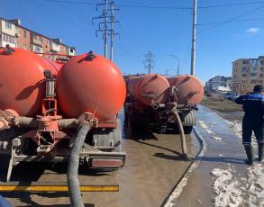 В Астрахани продолжают ликвидировать последствия штормового ветра