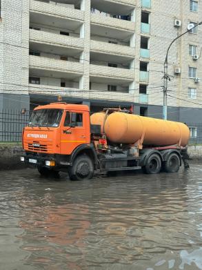За ночь в Астрахани откачали почти 300 кубометров дождевых вод