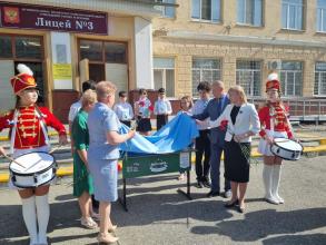 В Астрахани открыли «Парту Героя» в честь заслуженного учителя