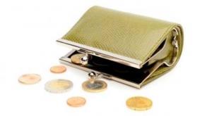 Министерство экономического развития Астраханской области (далее - министерство) проводит анализ платных услуг, оказанных населению организациями Астраханской области.