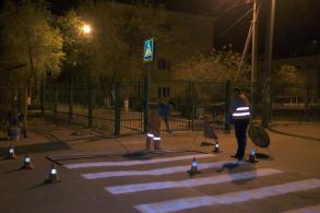 У школ и детских садов начали обновлять «зебры»