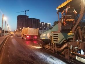 На улице Волжской меняют асфальт