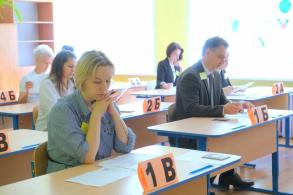 Родители астраханских школьников приняли участие в ЕГЭ