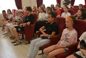 Для юных астраханских КВН-щиков провели мастер-класс по ораторскому искусству