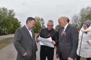 Олег Полумордвинов провел выездное совещание в сквере Строителей