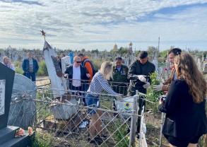В Астрахани прошла акция «Очистим историческую память от мусора»
