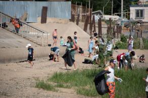 В микрорайоне АЦКК прошел большой субботник