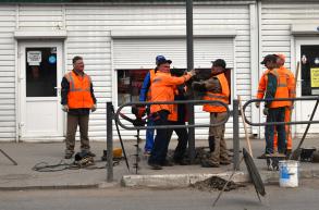 На перекрестке улиц 11 Кр. Армии и Сун-Ят-Сена ставят светофоры