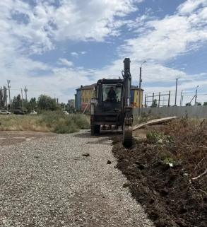 В переулке Грановском ремонтируют тротуар к детскому саду