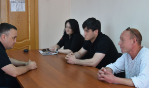 Автолюбительница, повредившая арку в Трусовском районе, примет участие в ее восстановлении