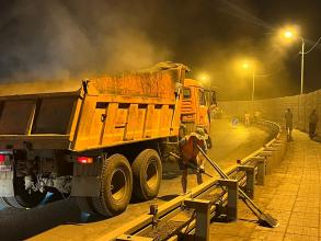 Ночью с Кирикилинского моста вывезли 45 тонн мусора