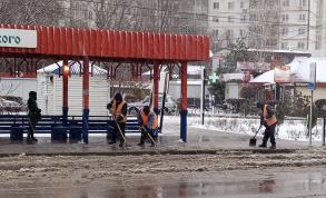 Коммунальные службы продолжают ликвидировать последствия стихии